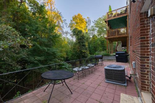 Cozy Peaceful Apartment in DC with Terrace