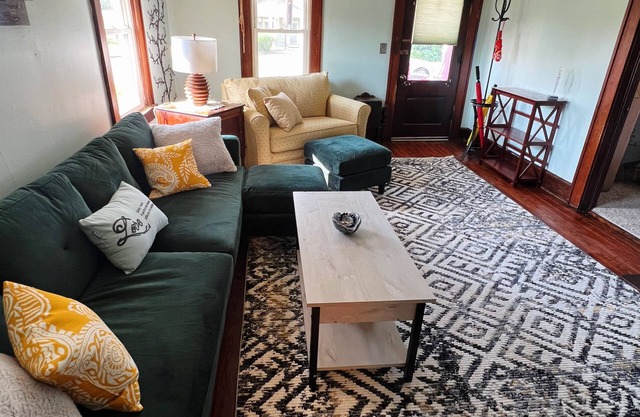 Cozy Pendleton Getaway Near Downtown Pendleton. Pet Friendly!