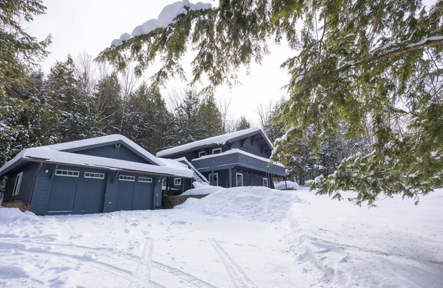 Cozy Pet- & Family-Friendly Chalet Near Stowe Mountain Resort