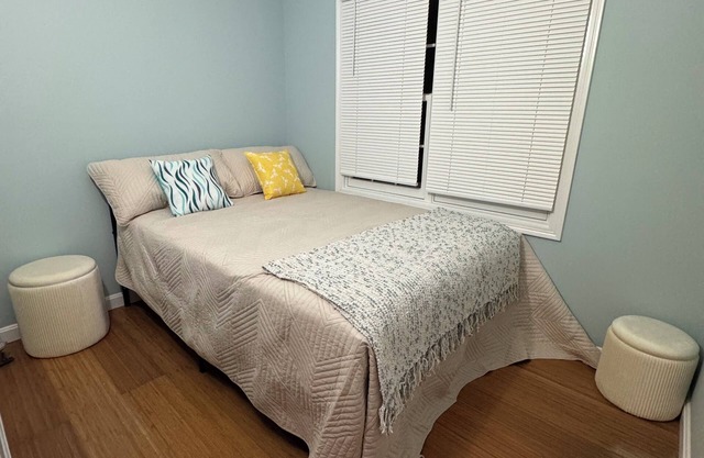 Cozy, pet friendly 1 bedroom house in Stonington close to casinos, beach, & RI.