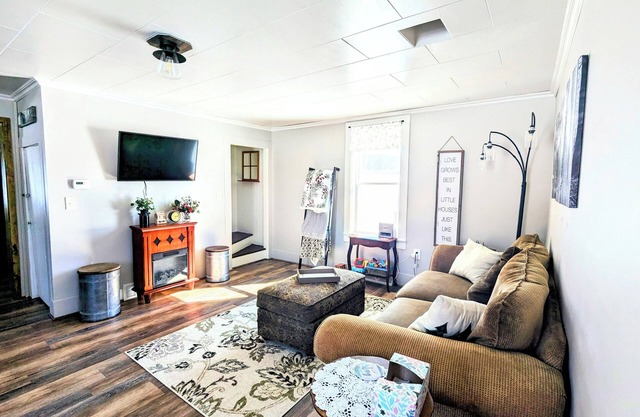 Cozy farmhouse perfect for summer day exploring and peaceful, starry nights