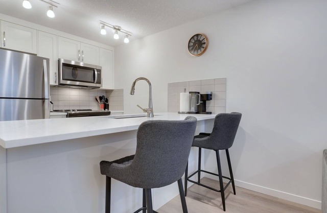 Cozy Place to Stay in South Calgary