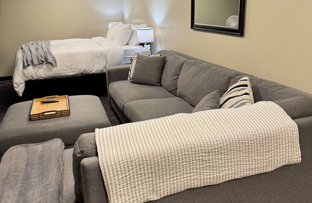 Cozy, remodeled apartment in charming Pocatello with AC, WiFi