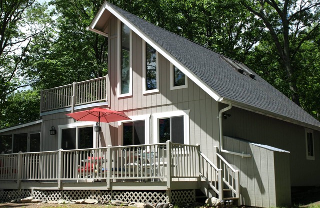Cozy Pocono Chalet with Ammenities