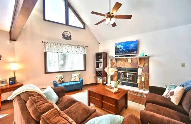 Cozy Pocono Chalet