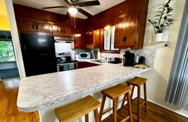 Cozy Pocono Mtn. Chalet with fireplace/Pool Table