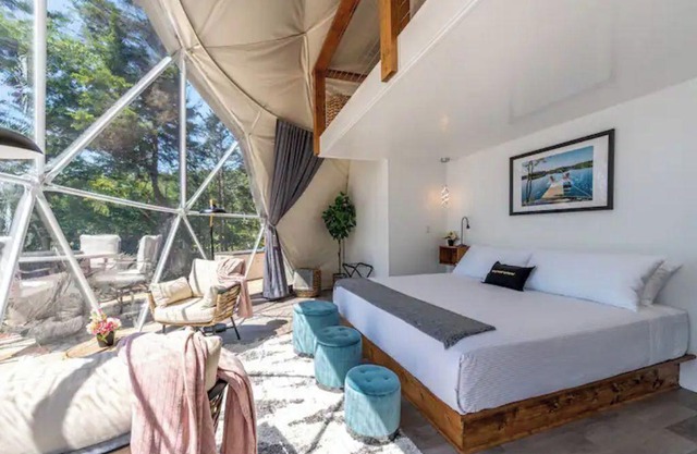 Cozy Point Retreat - Luxury, King Beds & Hot Tub