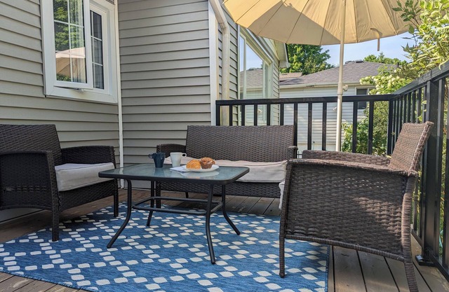 Cozy Port Paradise - Minutes Walk from the Lake
