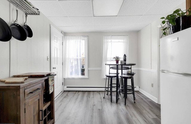 Cozy Portland Apartment with parking and backyard!
