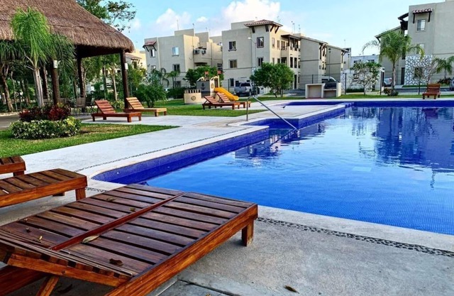 Cozy Private Apartment, Pool, GYM, 10 MIN 5ft Av