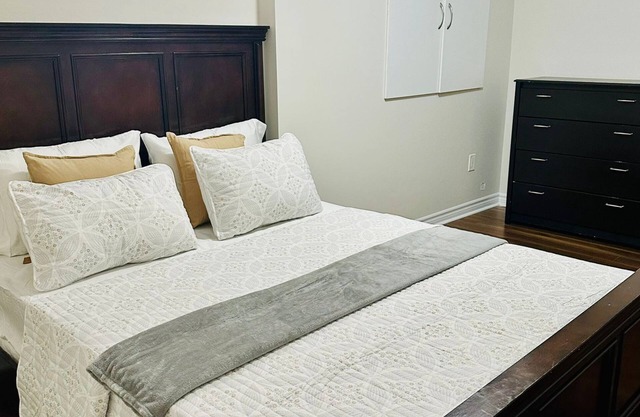 Cozy Private 1BR Walk-Out Suite