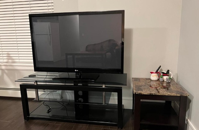 Cozy & Private 2 Bedroom Suite