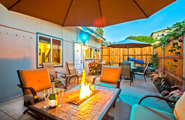 Cozy & Private - 2 Br 2 Ba -Patio, Firechat-A\C- Private parking 2 blks to beach