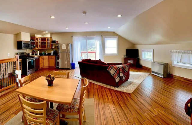 Cozy private apartment with winter views of Mt Equinox