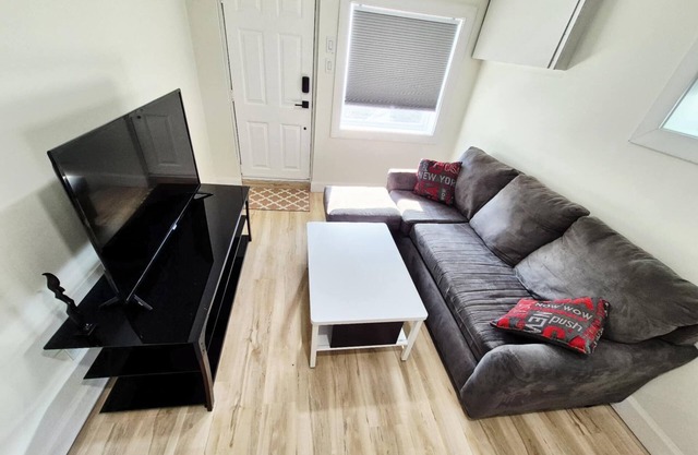 Cozy Private Bachelor Unit King Size bed.