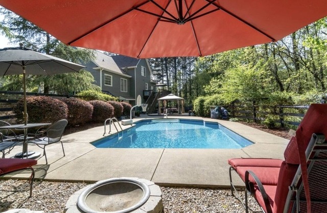 Cozy Private Basement w/ Pool & Workout