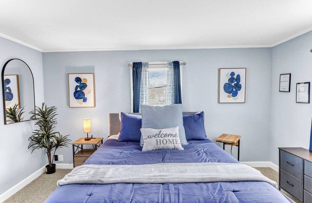 Cozy PRIVATE BEDROOM shared space in serene Hebron with AC, WiFi