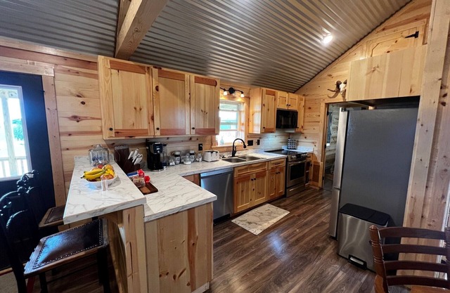 Cozy private cabin on a 1,000 acre Exotic Wildlife Ranch