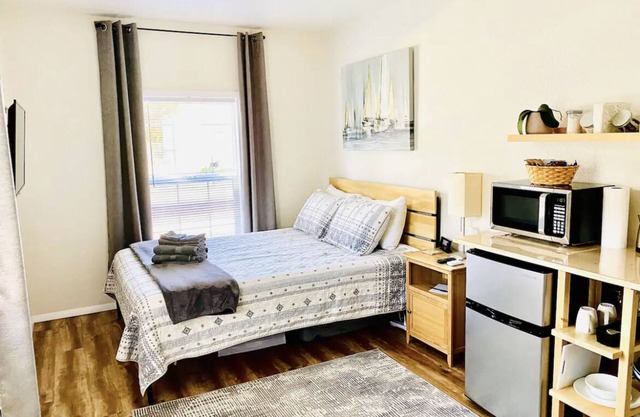 Cozy private guest suite for a maximum of 3 nights!!!