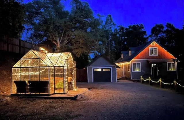 Cozy private home, 1 acre orchards near Apple Hill