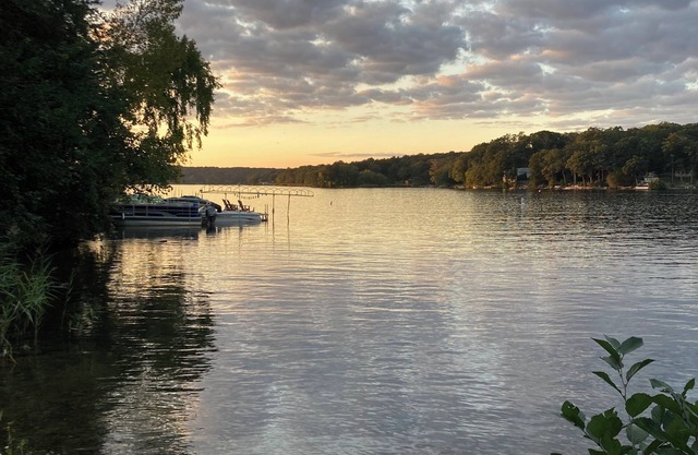 Cozy private house on Coventry Lake .Large deck own beach