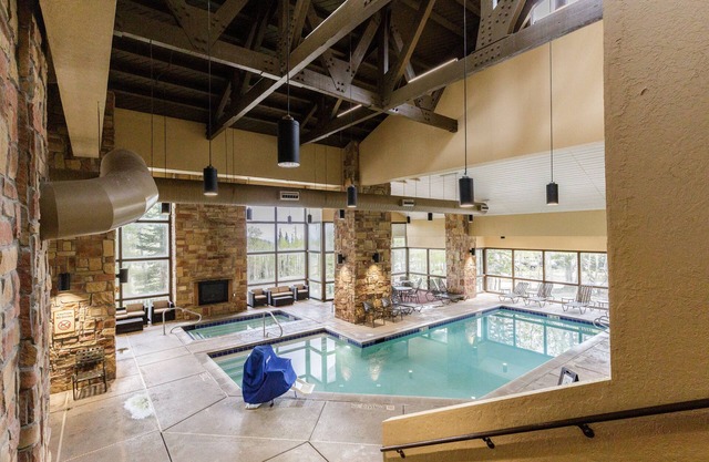 Cozy Private King Suite with Unbeatable Amenities and View in Cedar Breaks Lodge