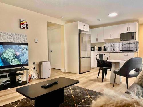Cozy Private Modern Apartment Airport Location