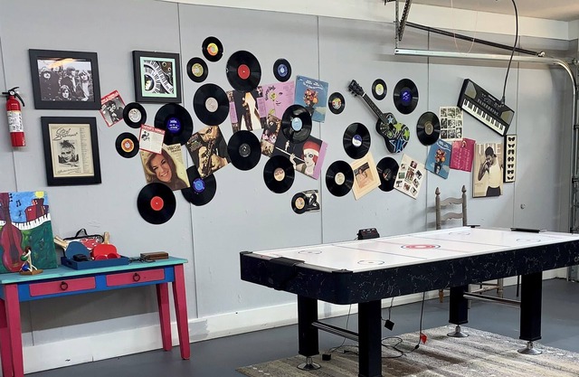 Cozy, private, Oasis w/Amazing game room, comfy beds, 1 minute to Eagle Park