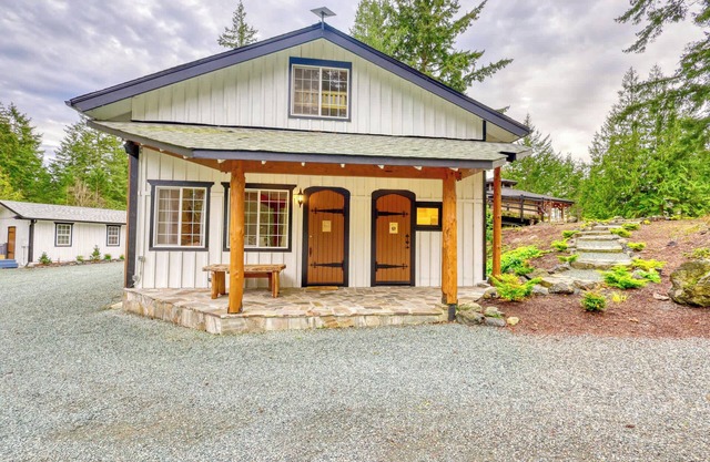 Cozy Private Ranch Cabin, Whistle Lake | Sleeps 6