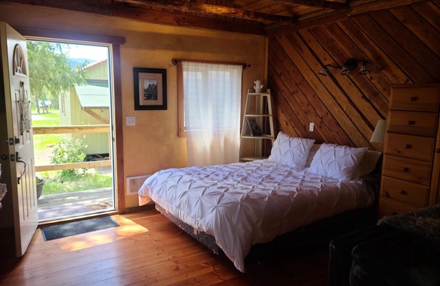 Cozy, private, ranch cabin in the beautiful East Kootenay's