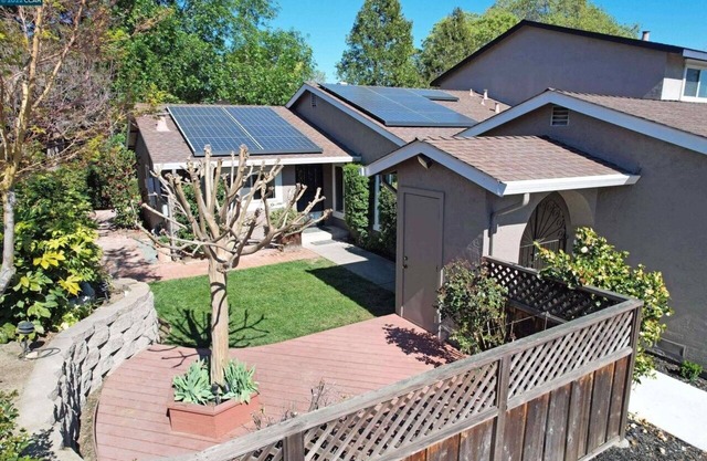 Cozy private room in a house for two in Martinez