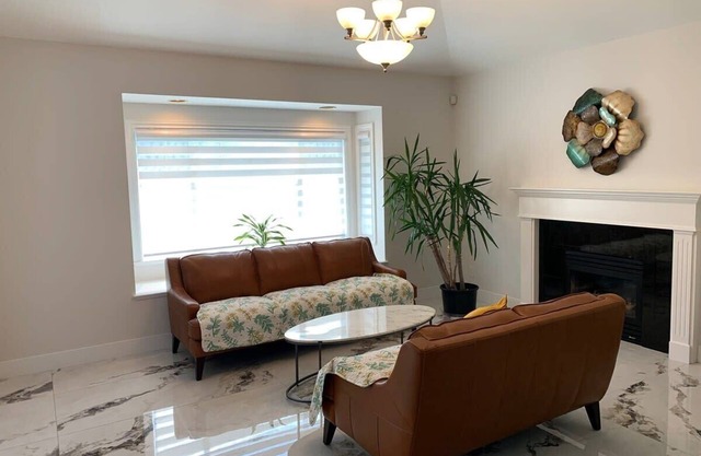 Cozy Private Room in Charming Dunbar-Southlands
