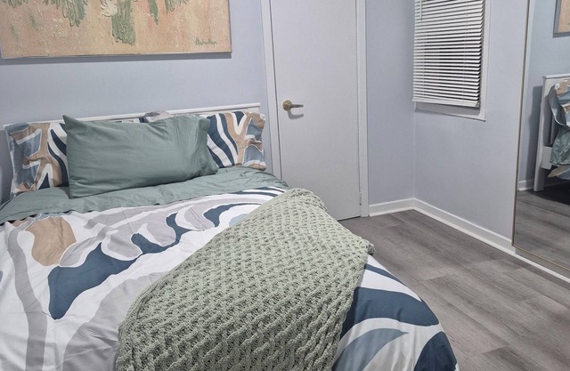 Cozy Private Room Near Downtown