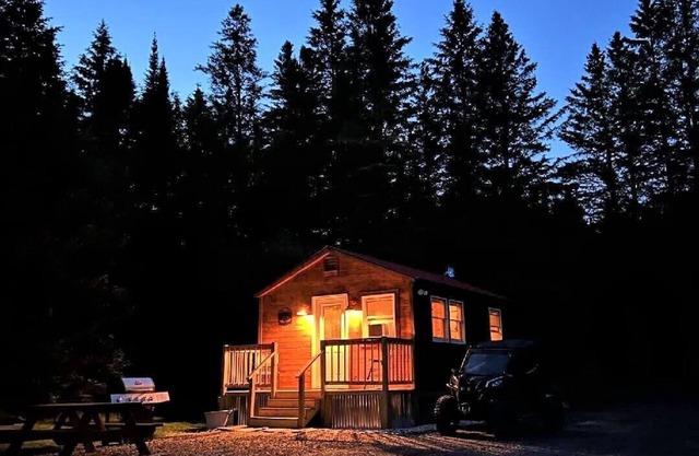 Cozy private rustic cabin with views of Dixville Notch