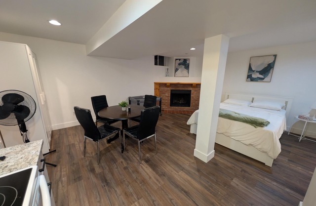 Cozy & Private Suite w/ Private Entrance & Parking