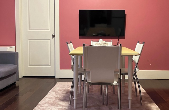 Cozy&Private Suite in Richmond with Separate entrance and parking spot