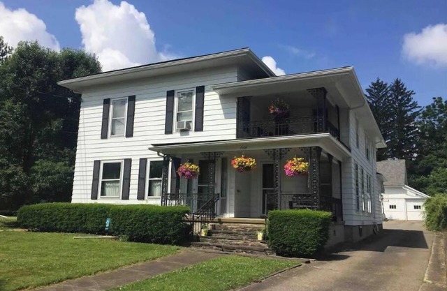 Cozy, Quaint, entire 1 Bedroom Apt.