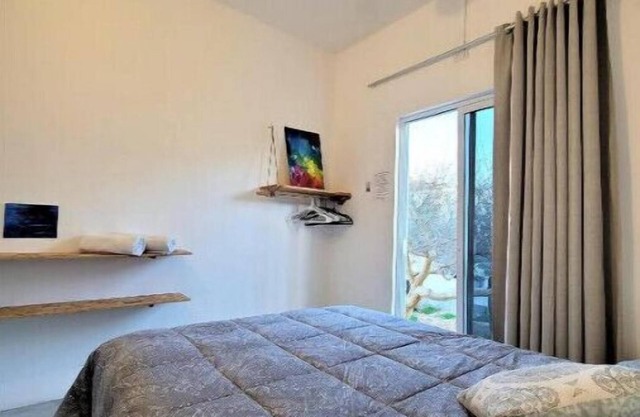 Cozy Queen Room #4 fast wifi, access to common areas
