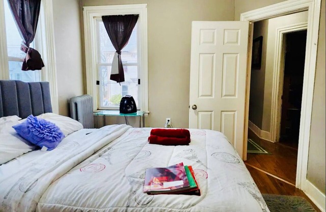 Cozy Queensize room in Welcoming Milford with Shared Bathroom,Ultrafast WiFi, AC