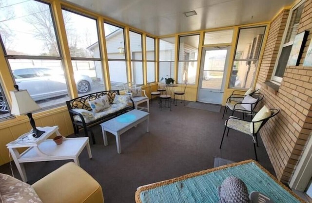 Cozy, quiet 3 bdrm home nearby local amenities