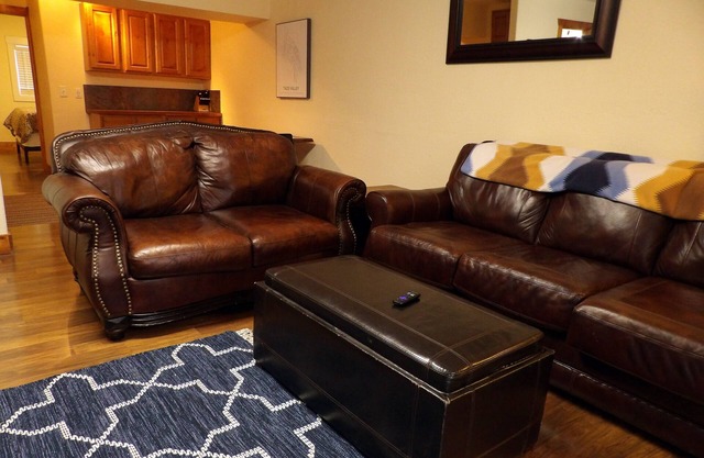 Cozy Quiet Condo on the Hill