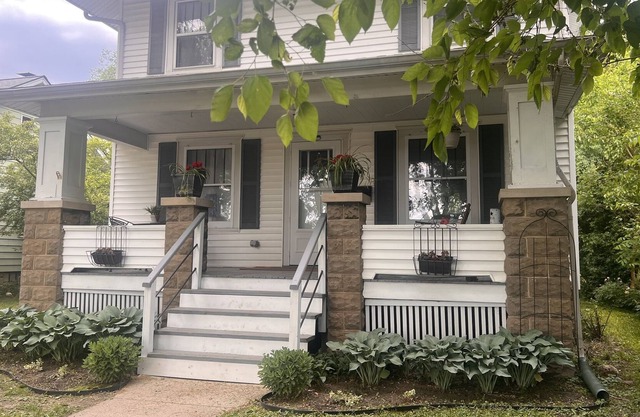 Cozy Quiet Convenient nestled in the heart of town