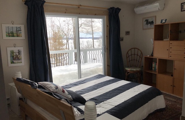 Cozy cottage with breathtaking views and access to Crow Lake