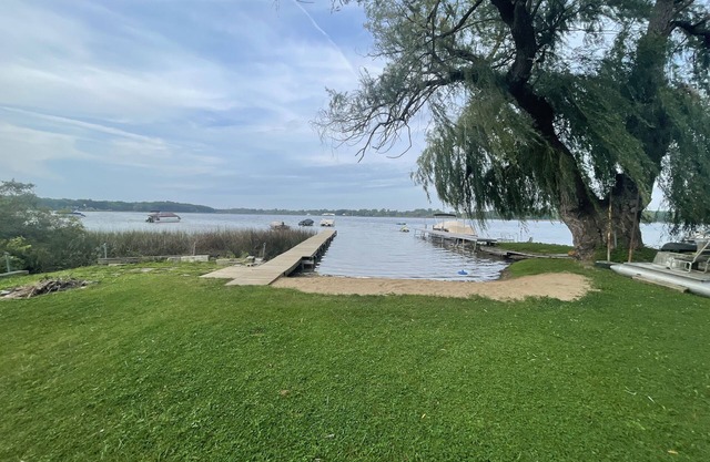 Cozy, quiet cottage on beautiful lake 30 minutes from Ann Arbor