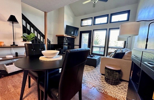 Cozy, Quiet, Couples or Singles Mountain Retreat in Beautiful Canaan Valley!