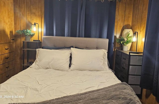 Cozy, quiet home on Davis Lake, a serene no wake lake.