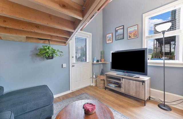 Cozy Quiet Loft by Airport, Hospitals & Cities