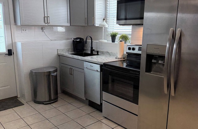 Cozy Quiet Retreat 1BR w/WiFi, Parking & Laundry