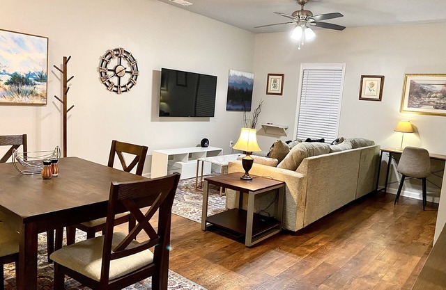 Cozy quiet retreat house 2 bedrooms, 1 bath