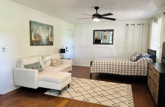 Cozy quiet studio in serene Norris Lake Community